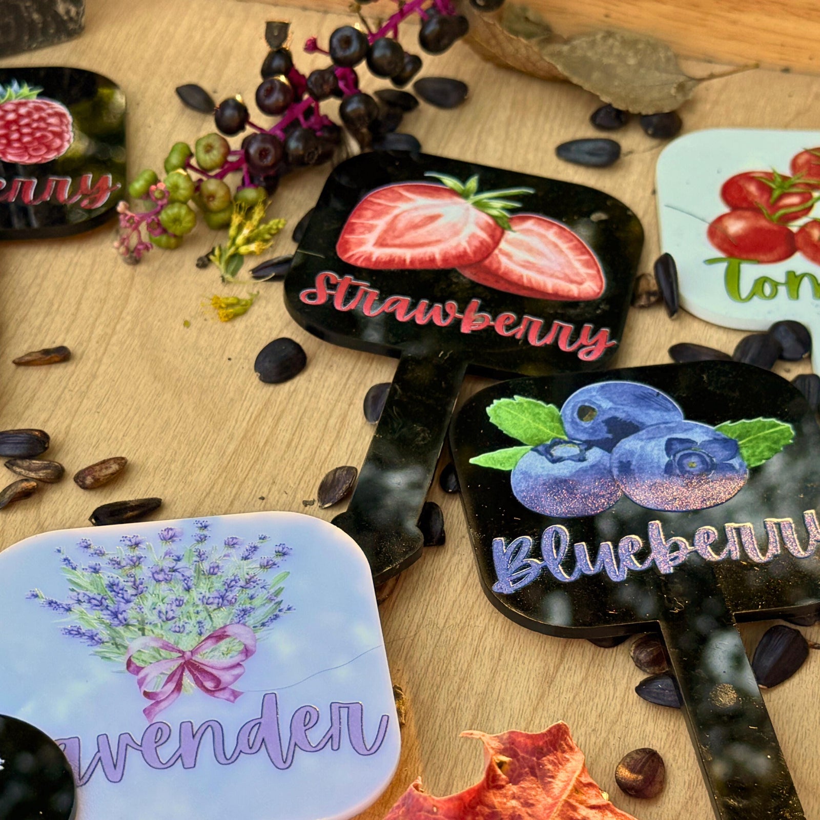Personalized Acrylic Garden Markers – UV Watercolor Plant Labels for Herbs, Veggies & Fruits – Unique Gift for Mom Grandma Home Gardening